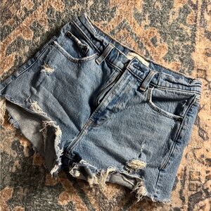 Abercrombie & Fitch — The Mom Short High Rise